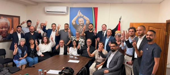 يحل ضيفا على دائرة حقوق الانسان والمجتمع المدني في منظمة التحرير الفلسطينية
وفد فرنسي يمثل الحزب الشيوعي الفرنسي يزور مكتب القائد الاسير مروان البرغوثي 